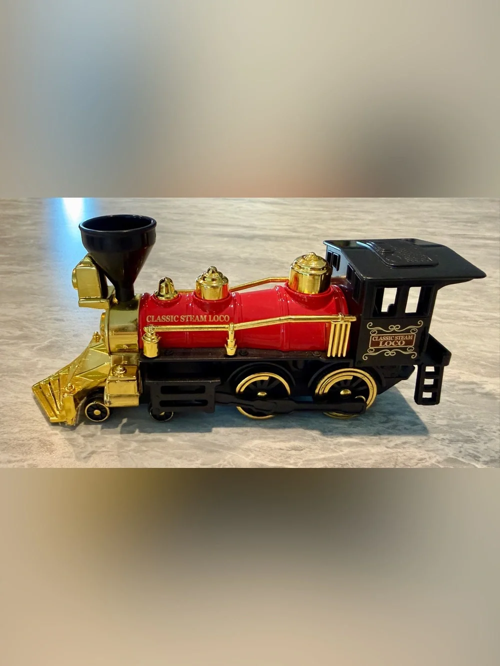 CLASSIC TEAM LOCOMOTIVE TRAIN RED 7 INCH DIECAST CAR BY SHOWCASTS